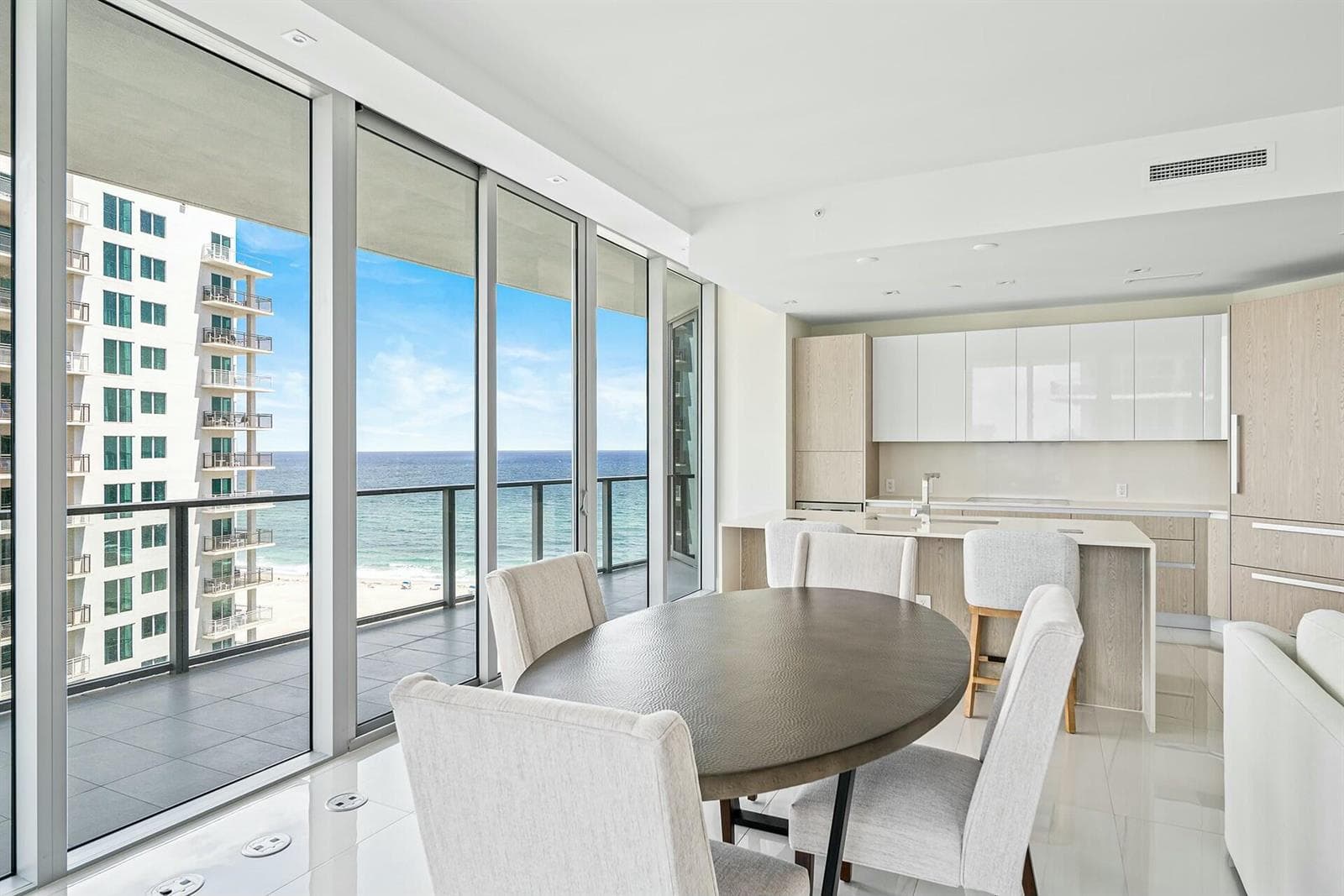 3100 N Ocean Drive H-1409 photo 4