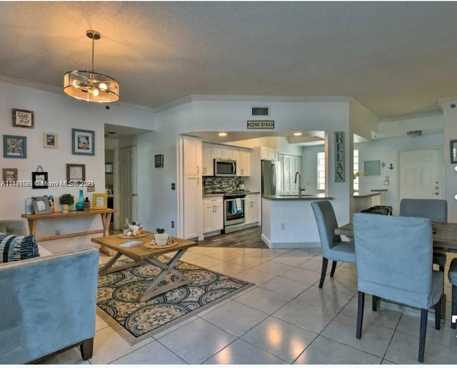 3135 184th St 2103 photo 2