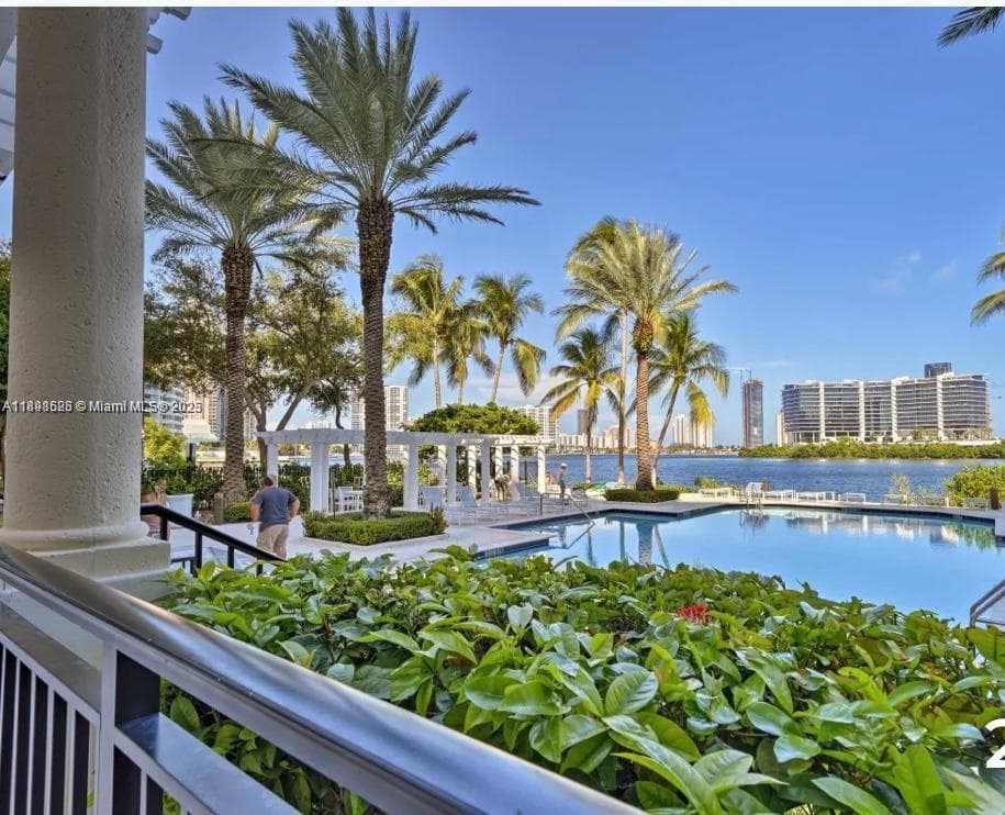 3135 184th St 2103 photo 21