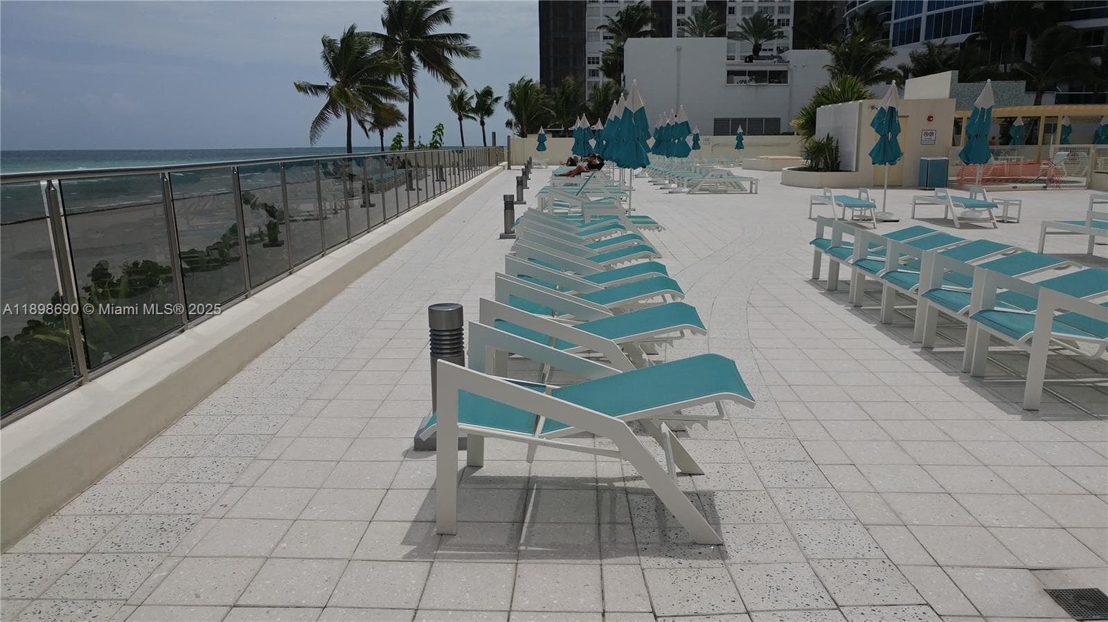2501 Ocean Dr L04 photo 23