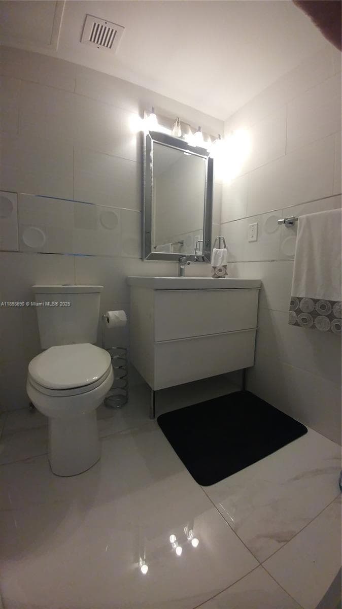 2501 Ocean Dr L04 photo 6