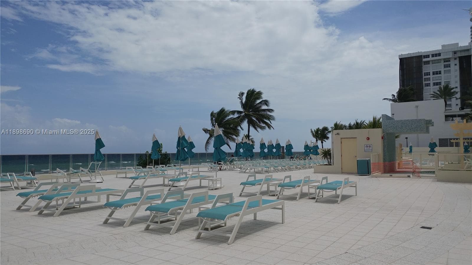 2501 Ocean Dr L04 photo 20