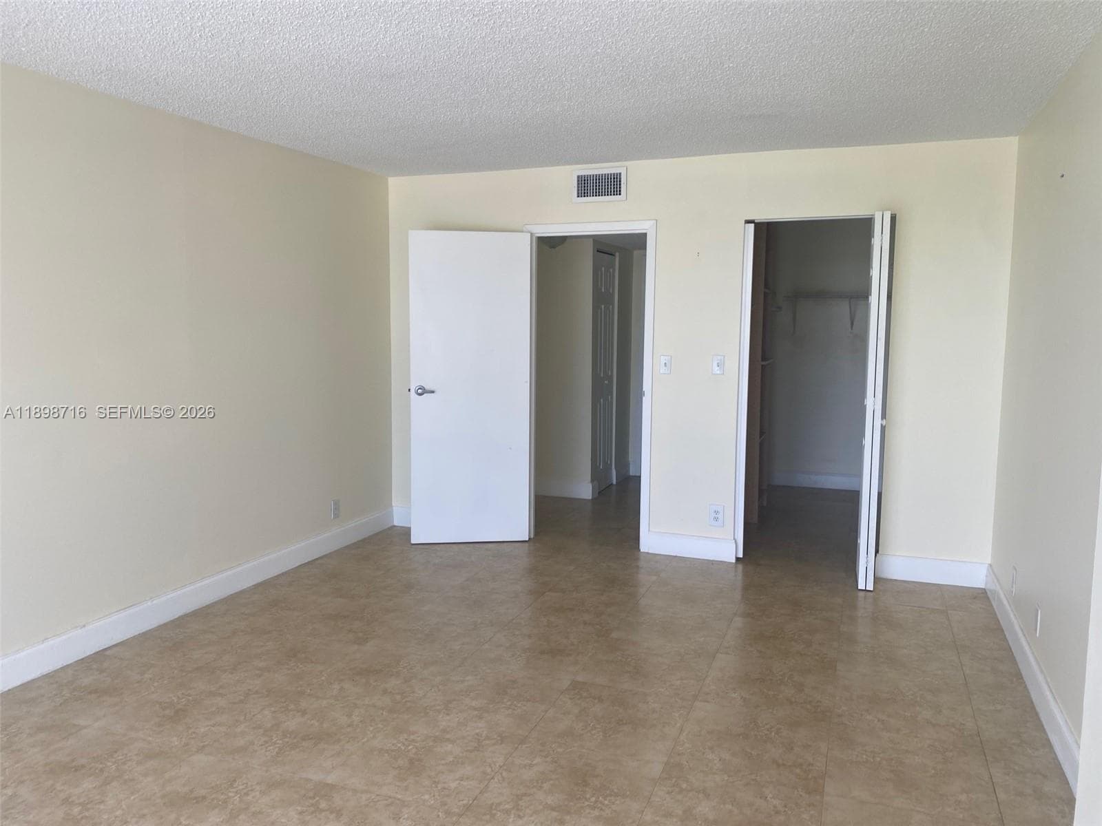 1000 Parkview Dr 427 photo 17