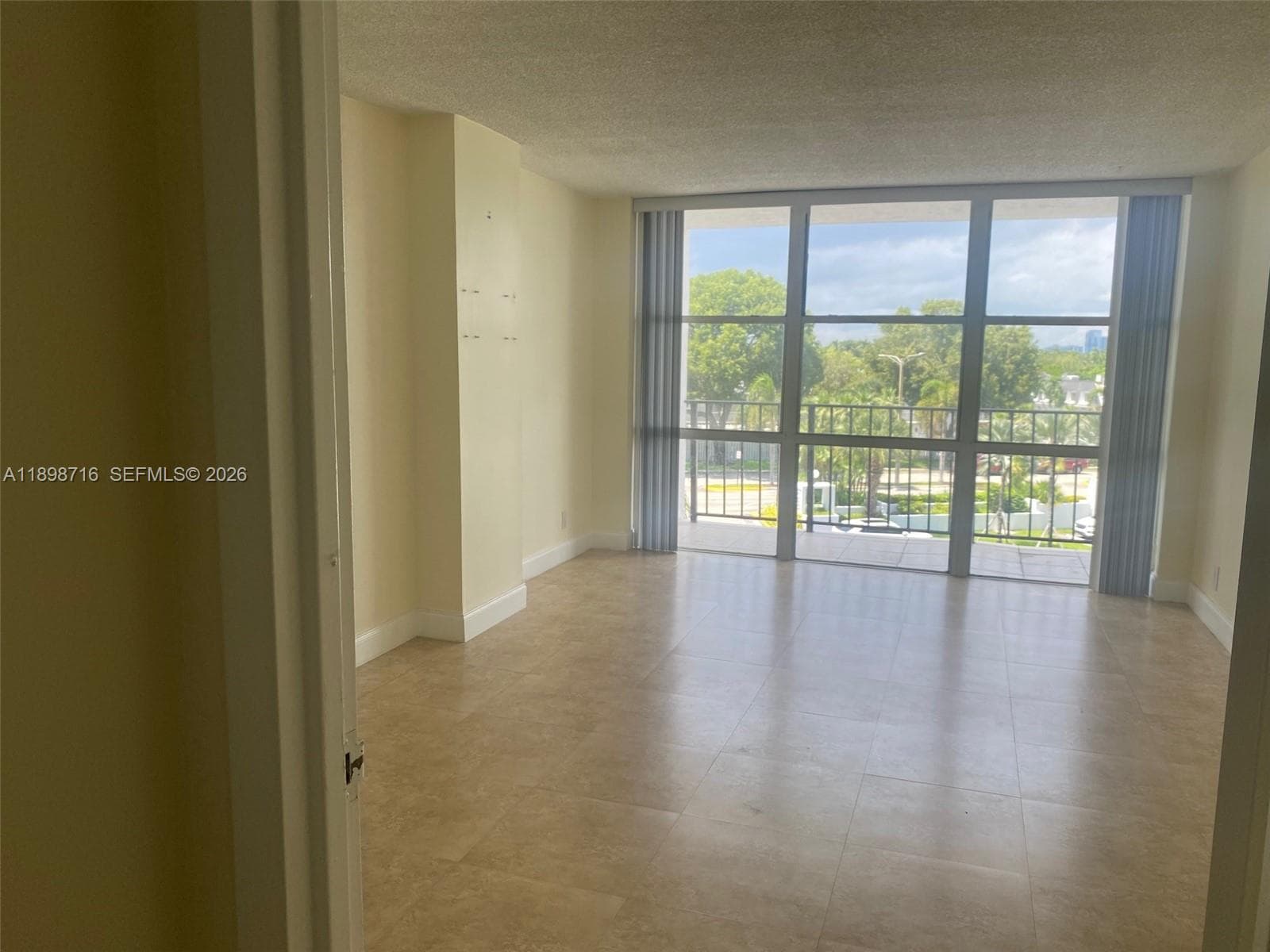 1000 Parkview Dr 427 photo 16