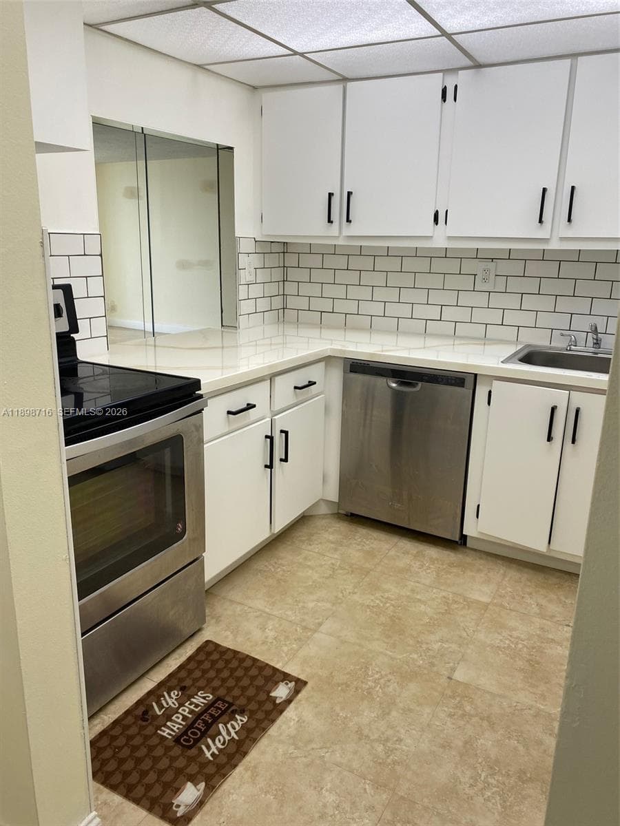 1000 Parkview Dr 427 photo 9
