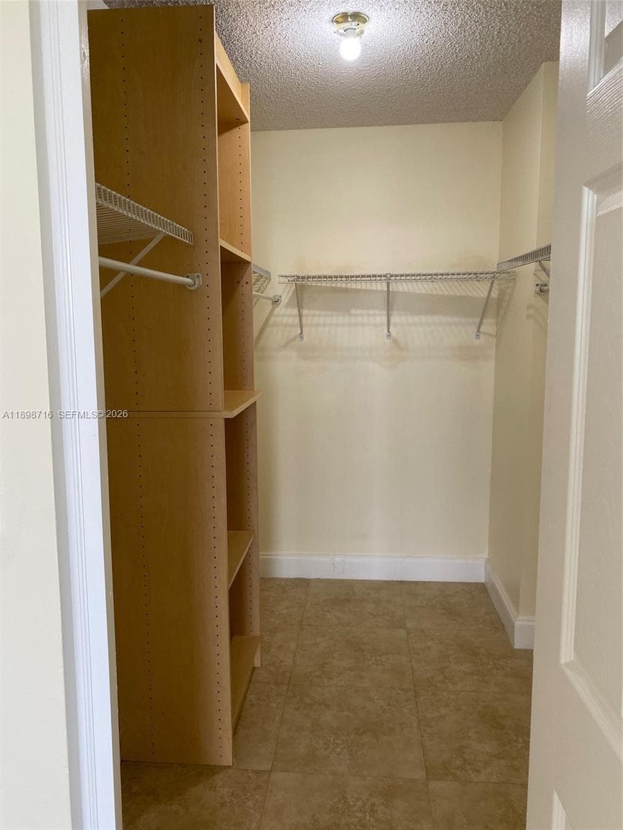 1000 Parkview Dr 427 photo 19