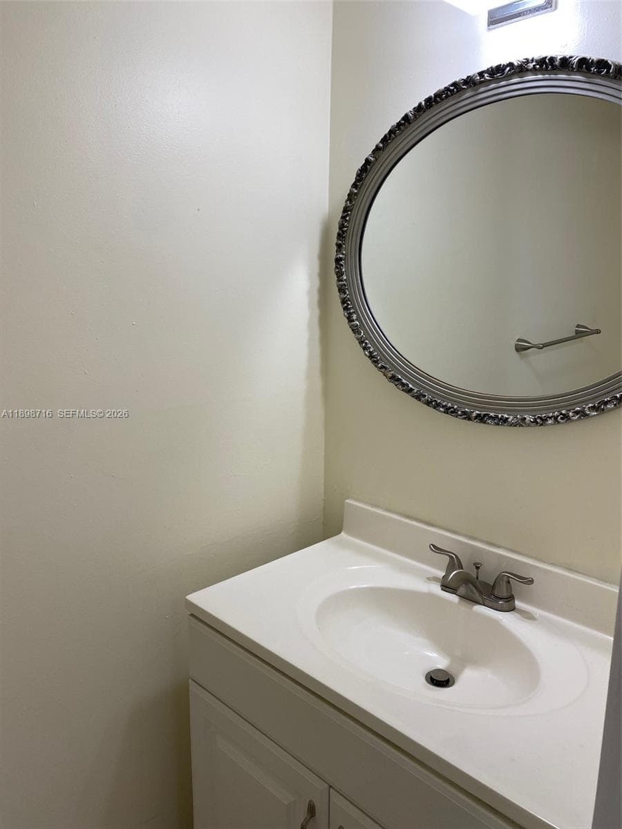 1000 Parkview Dr 427 photo 8