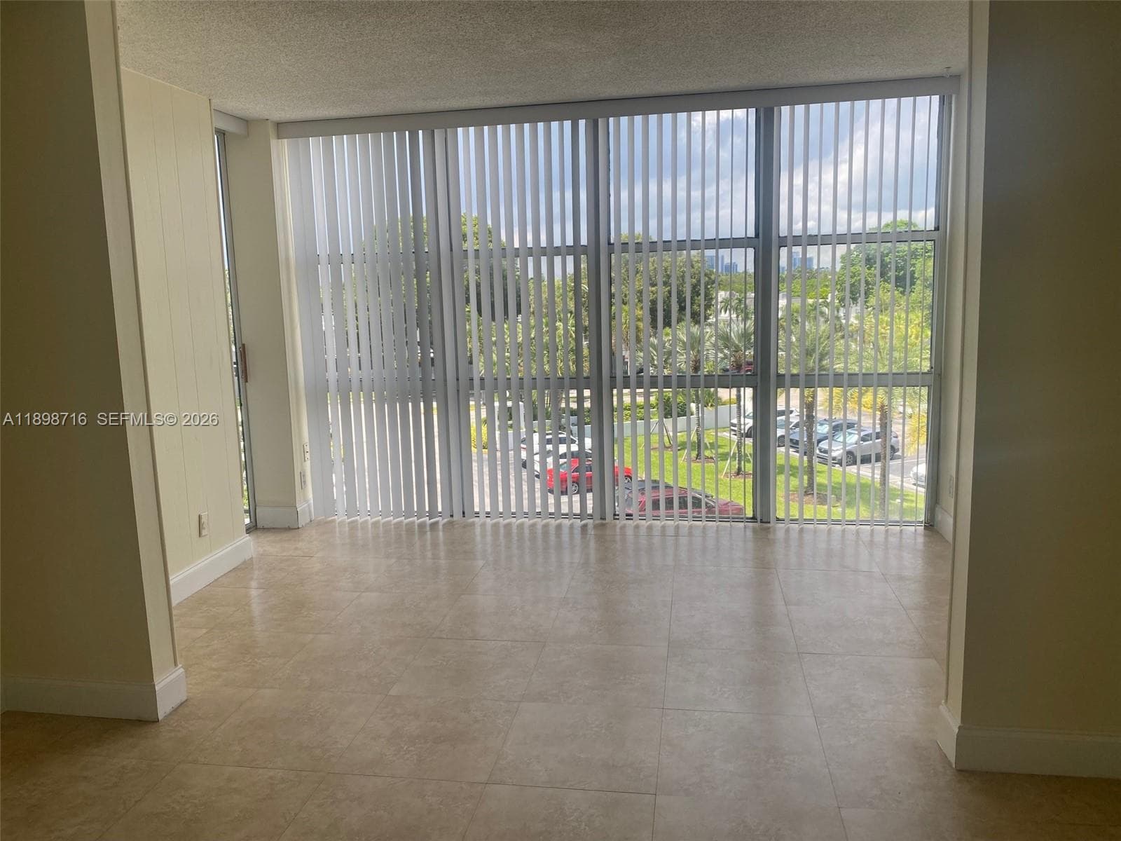 1000 Parkview Dr 427 photo 21