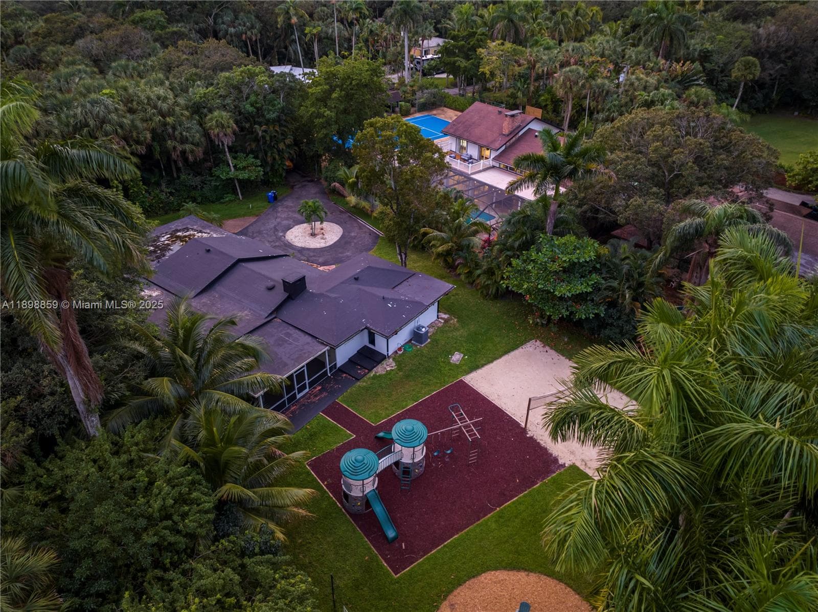 2100 SW 28th Way photo 6