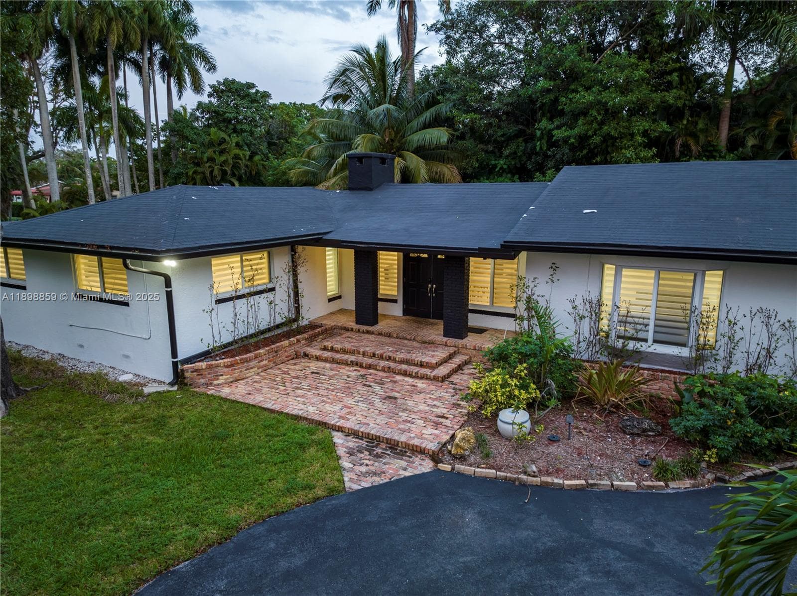 2100 SW 28th Way photo 5