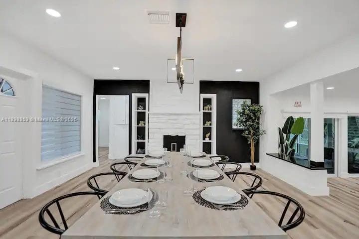 2100 SW 28th Way photo 9