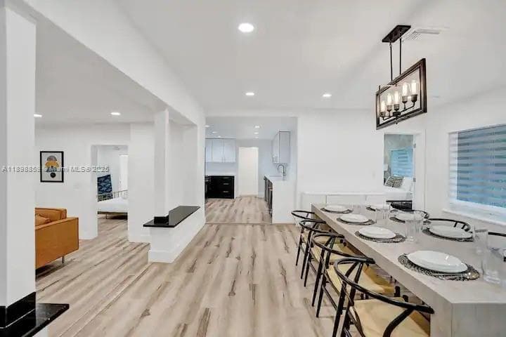 2100 SW 28th Way photo 10