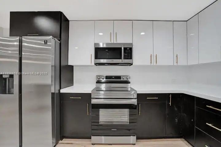 2100 SW 28th Way photo 11