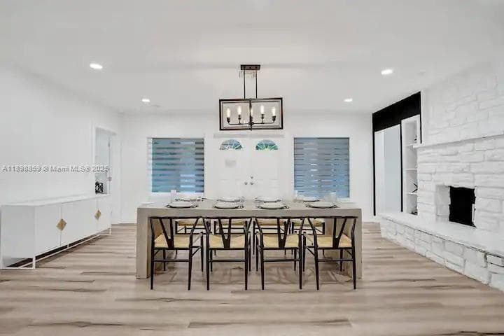 2100 SW 28th Way photo 8