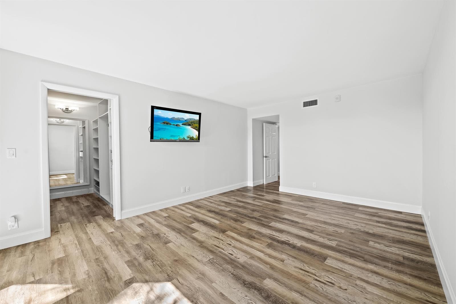 799 Jeffery Street 202 photo 23