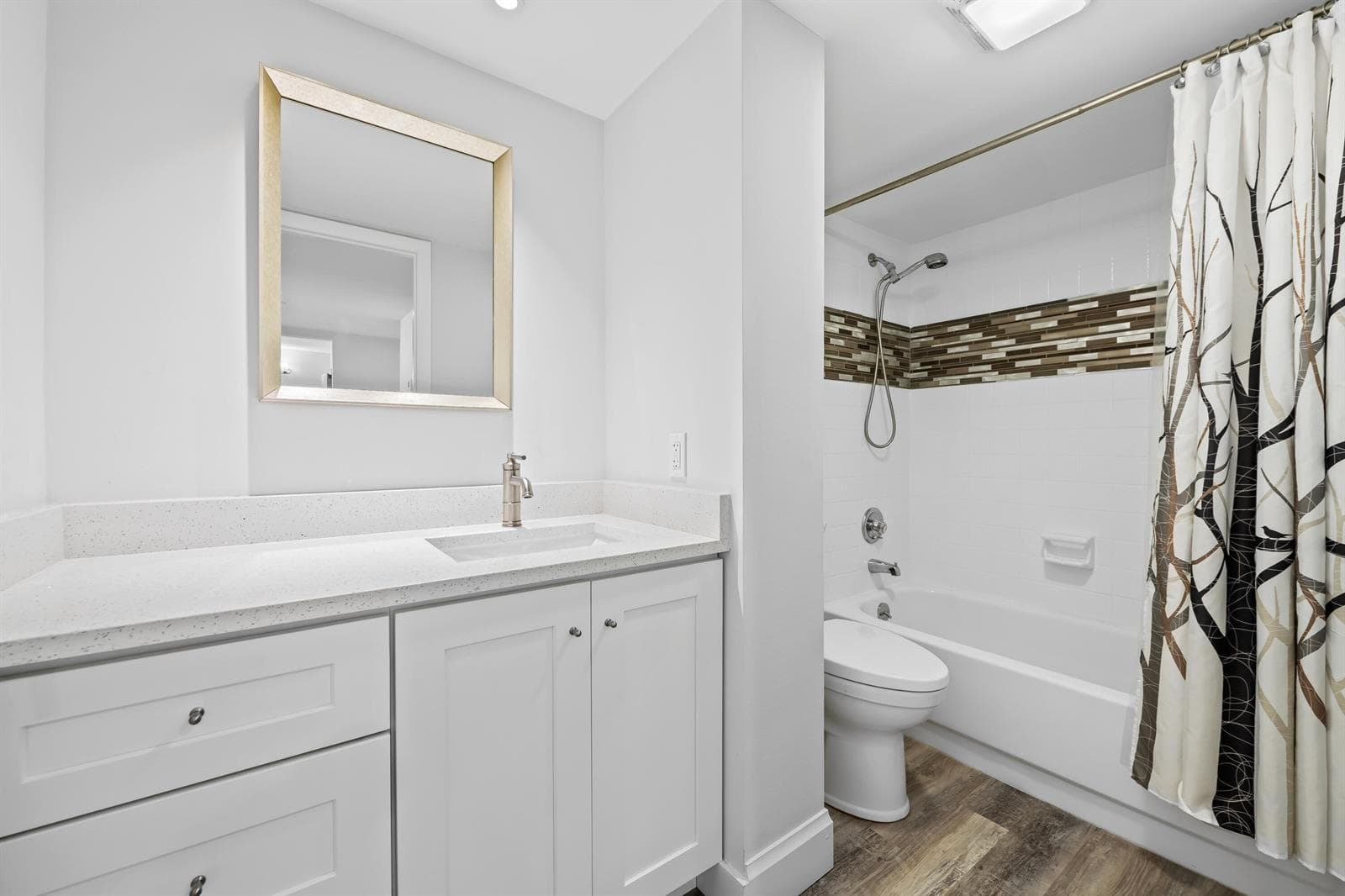 799 Jeffery Street 202 photo 17