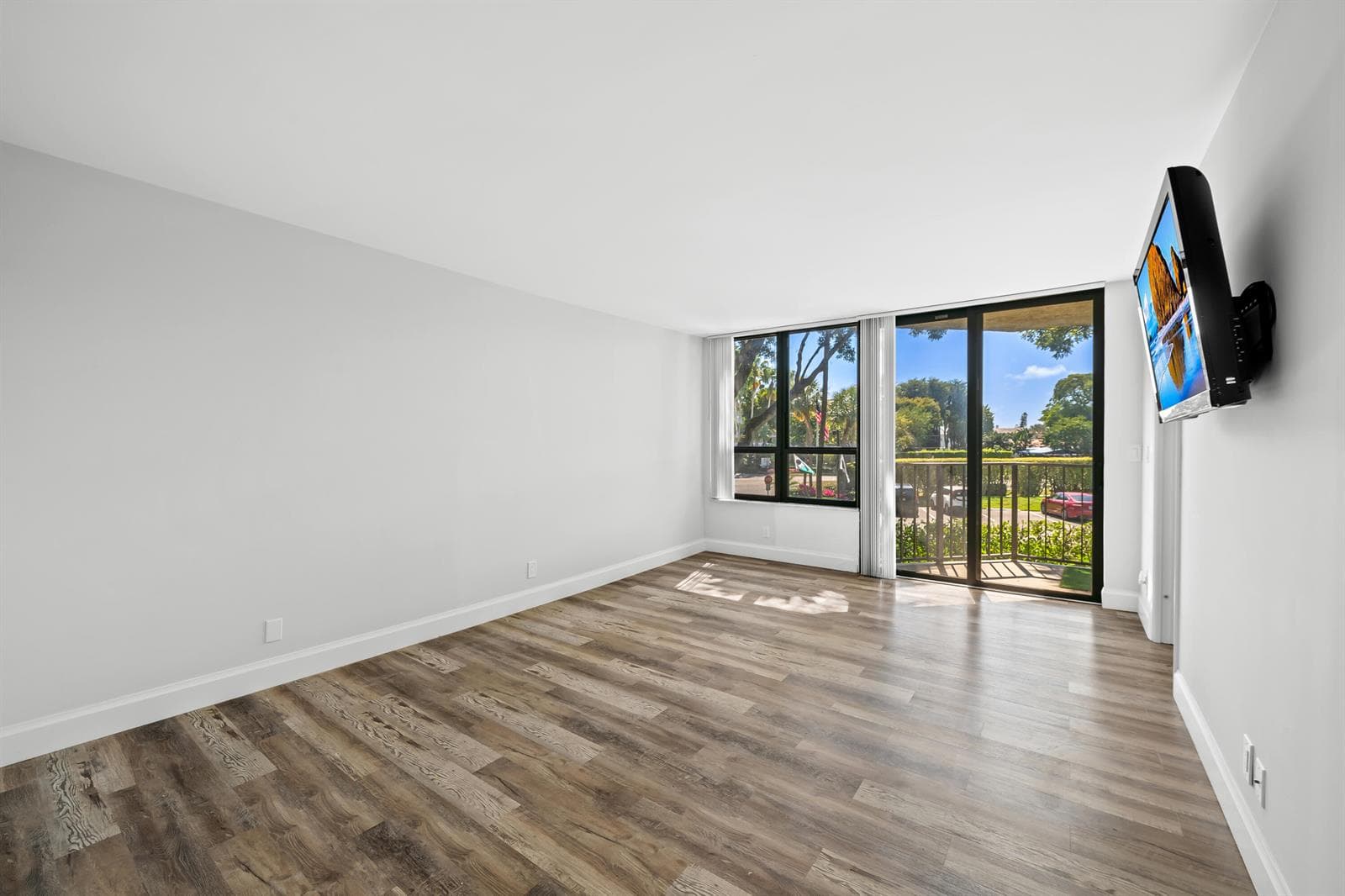 799 Jeffery Street 202 photo 20