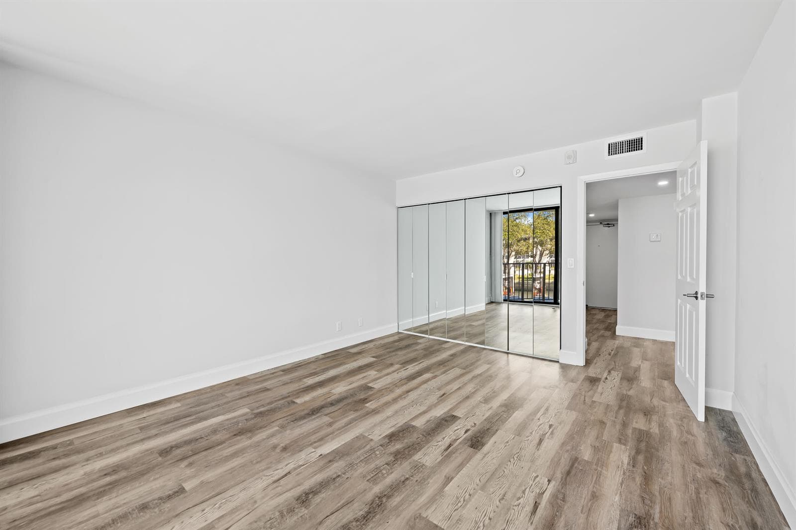 799 Jeffery Street 202 photo 15