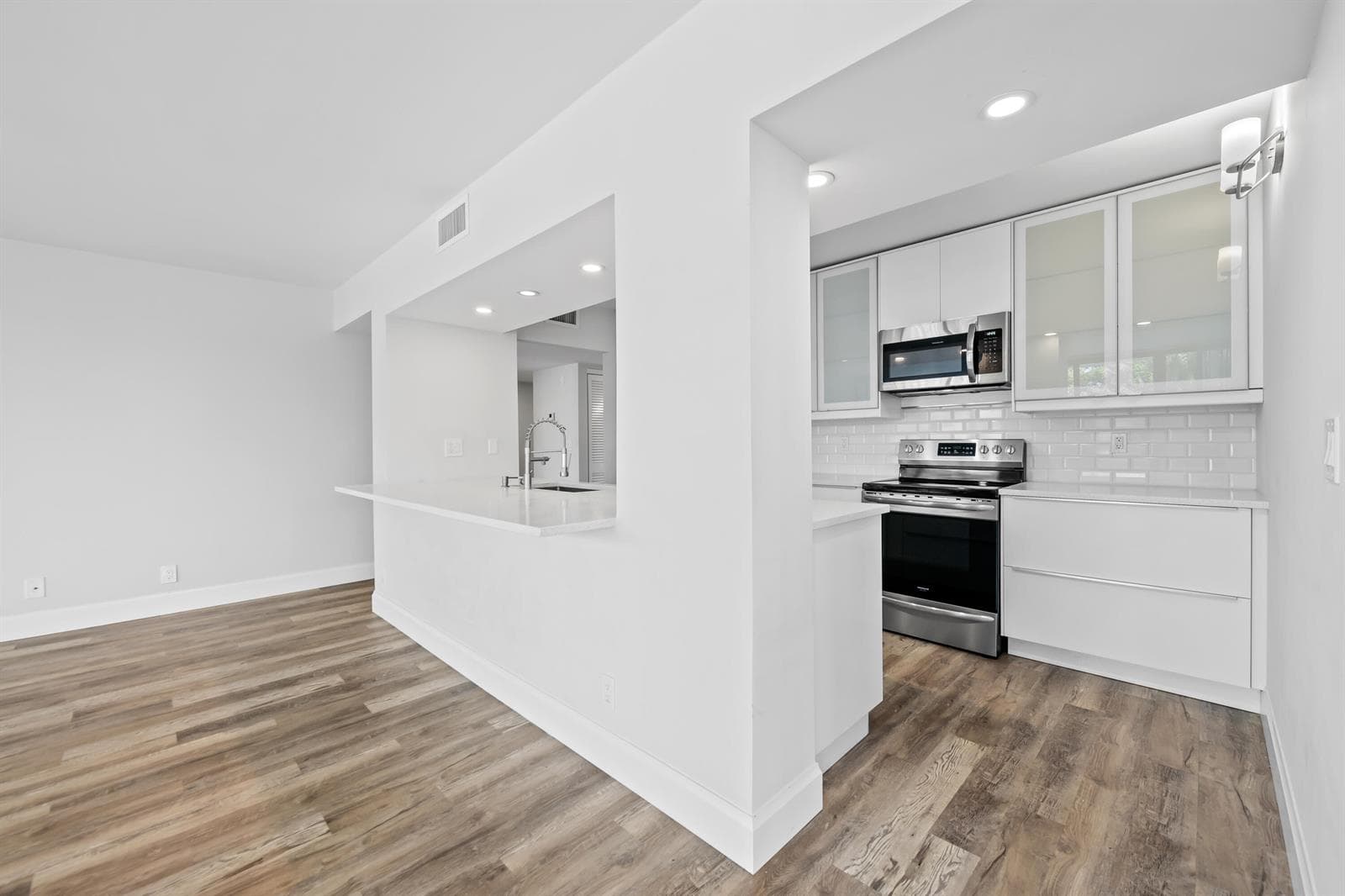 799 Jeffery Street 202 photo 8
