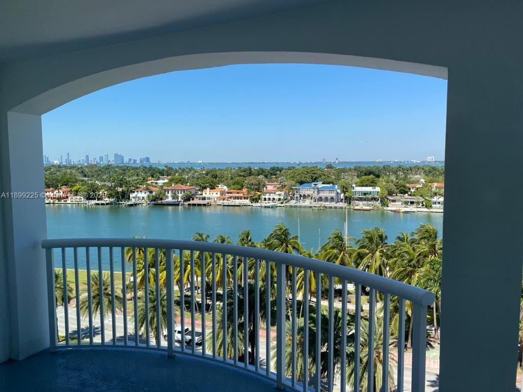 5401 Collins Ave 729 photo 24