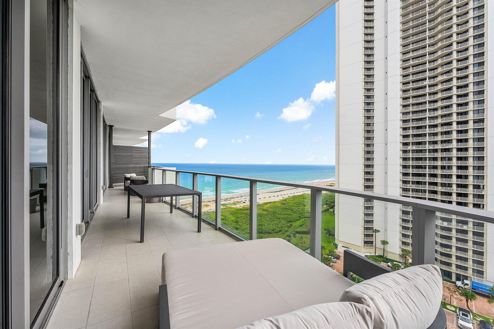 3100 N Ocean Drive H1107 photo 2