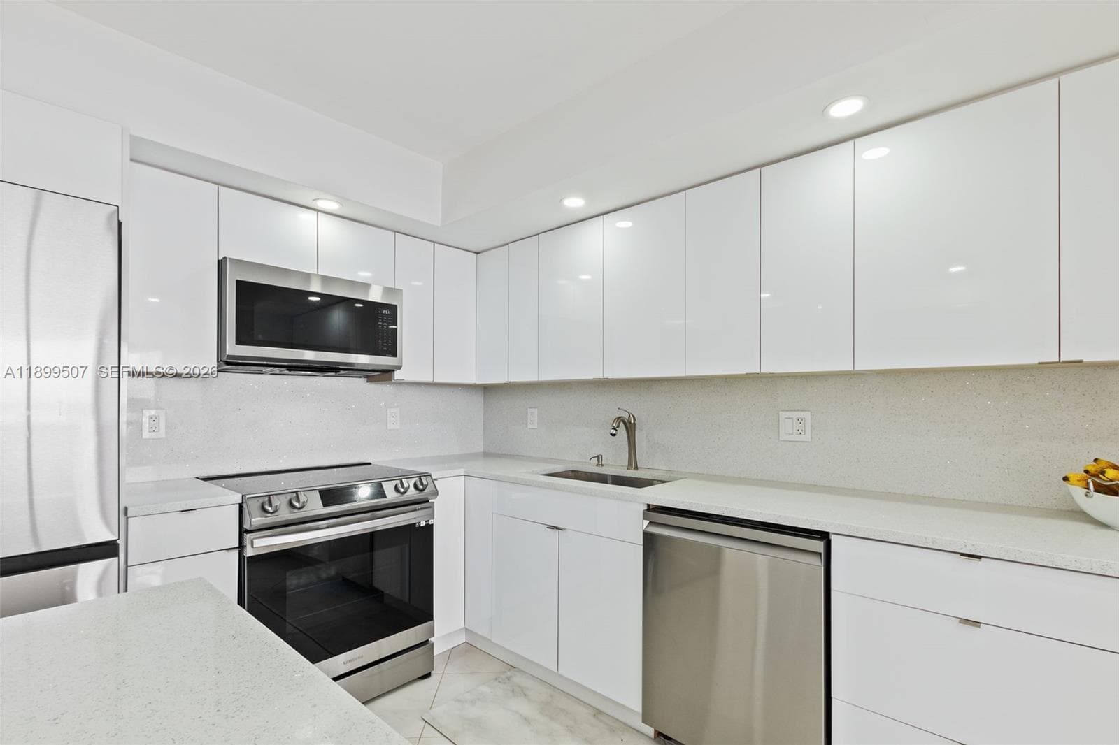 18021 Biscayne Blvd 1003 photo 2