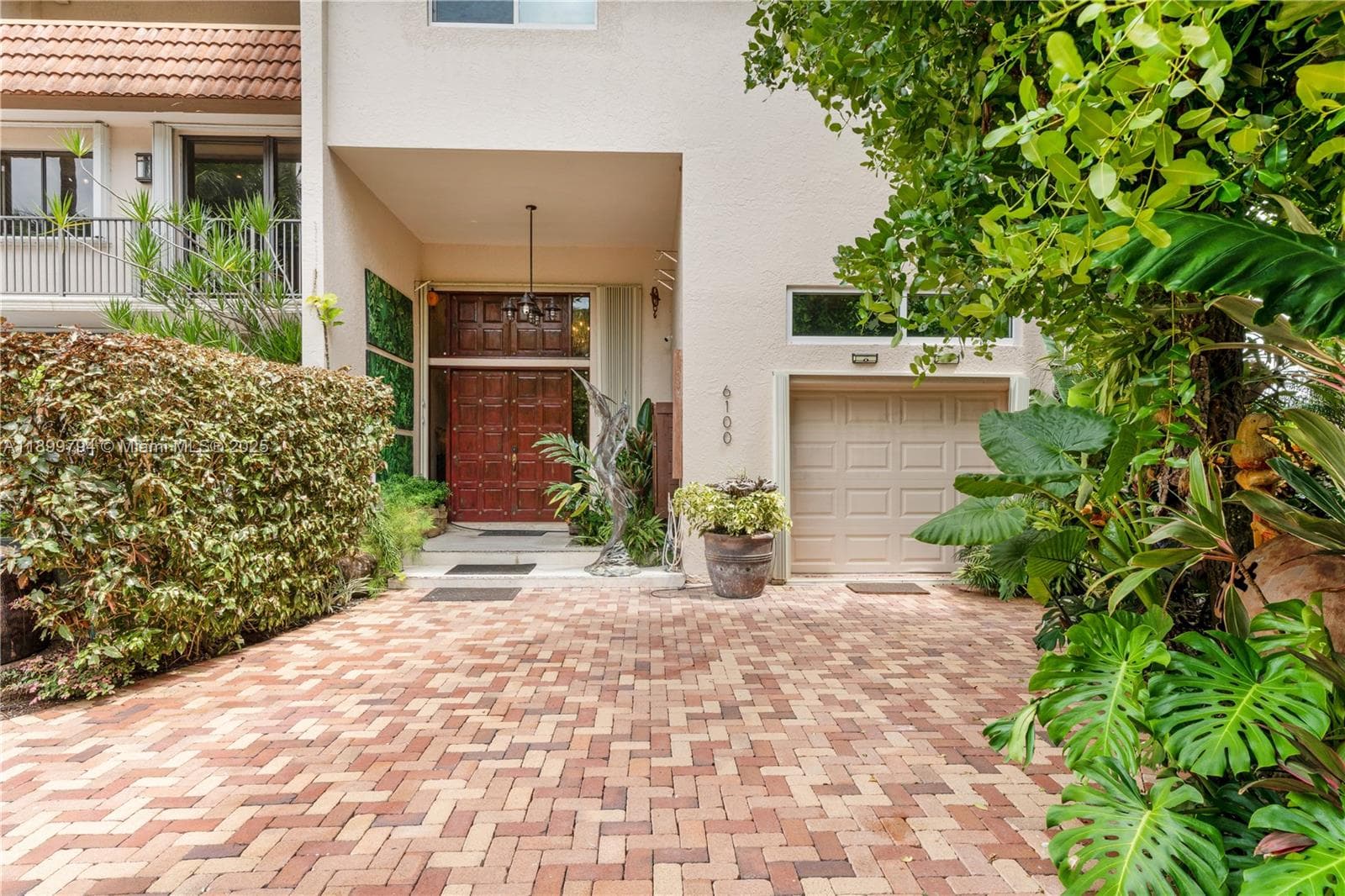 6100 Paradise Point Dr photo 2