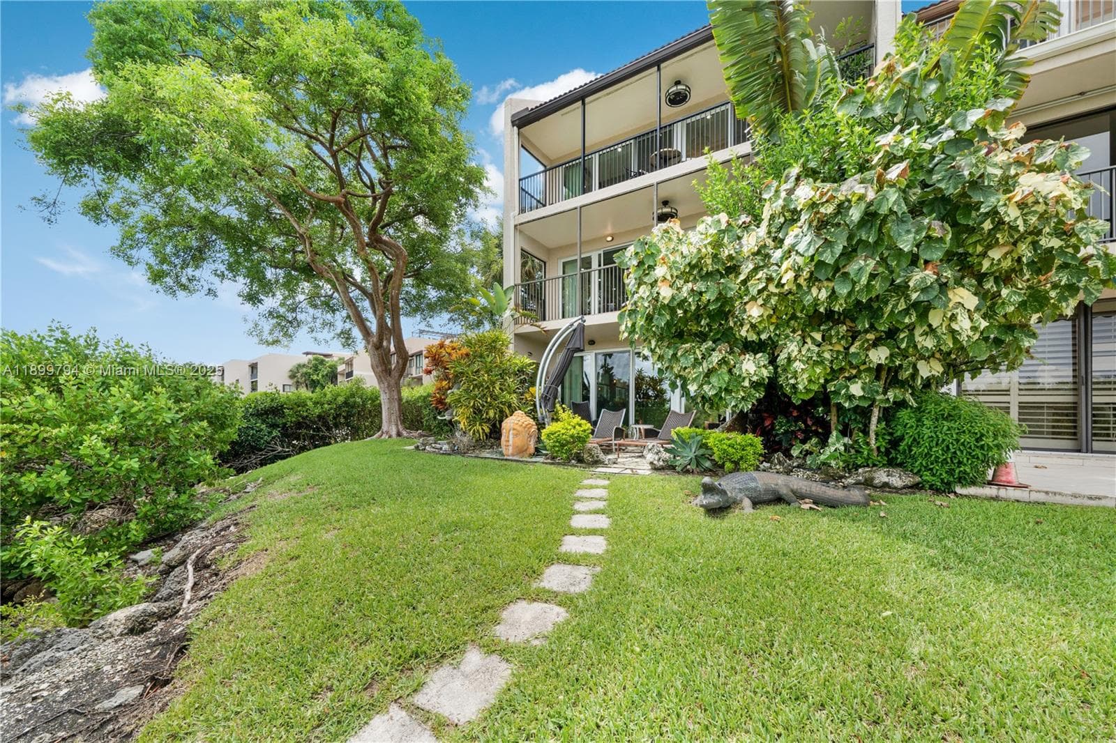 6100 Paradise Point Dr photo 17
