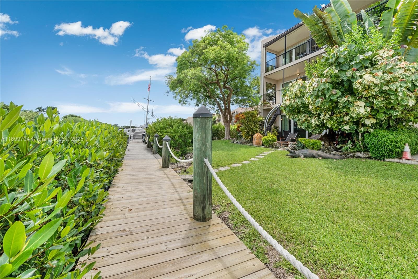 6100 Paradise Point Dr photo 16