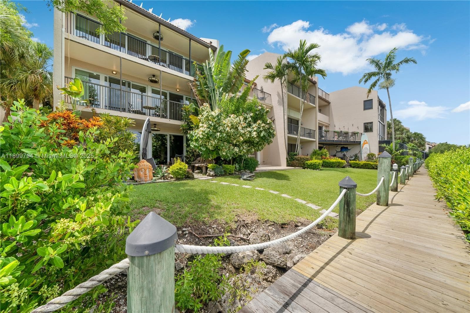 6100 Paradise Point Dr photo 14