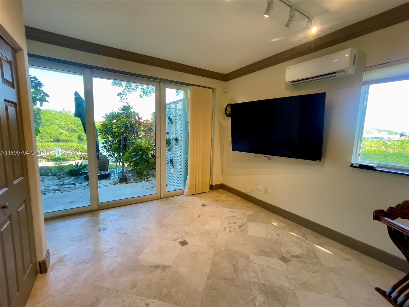 6100 Paradise Point Dr photo 11
