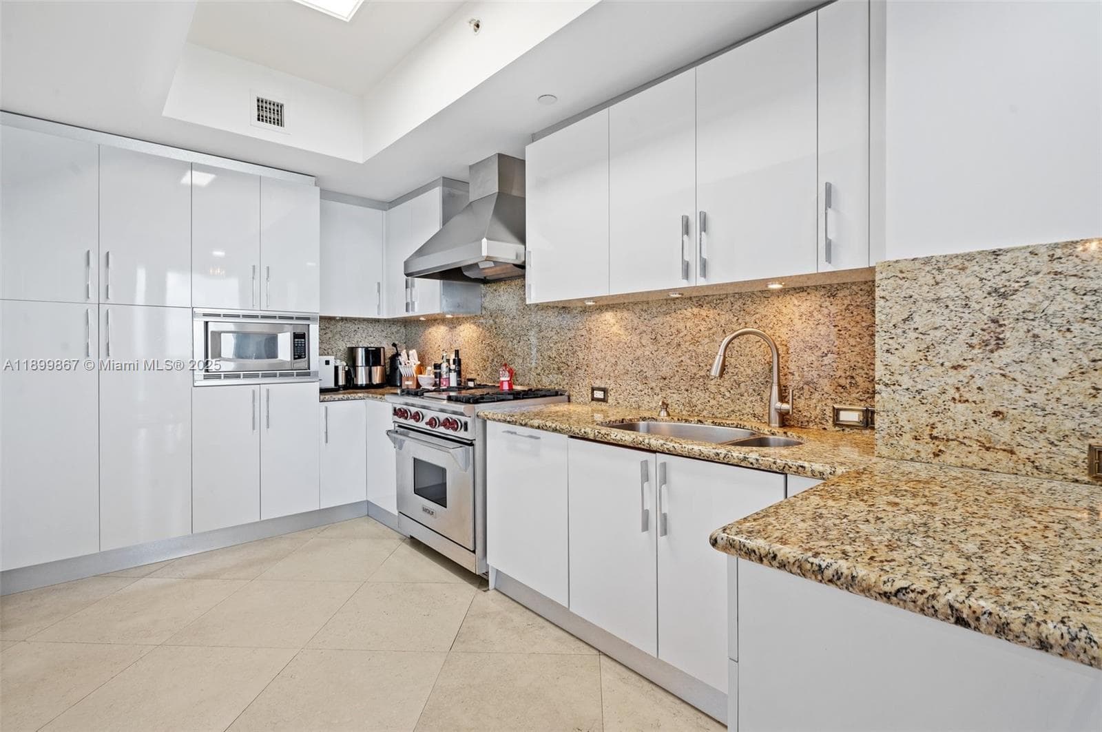 17875 Collins Ave 702 photo 10
