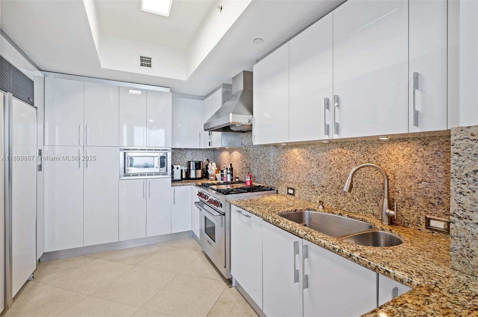 17875 Collins Ave 702 photo 14
