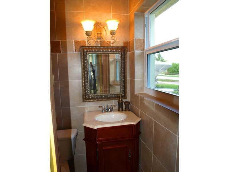 160 SE 12th Street photo 14