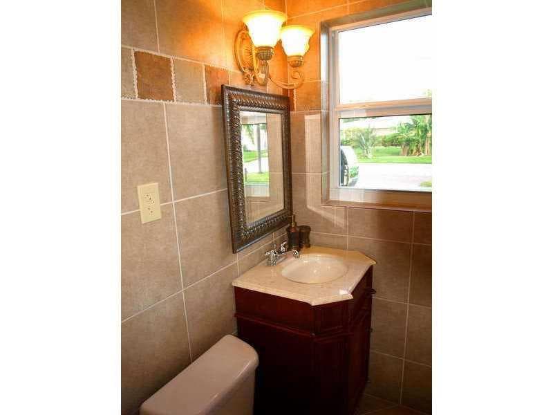 160 SE 12th Street photo 15