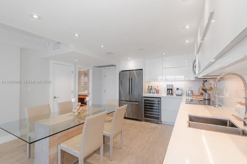 2301 Collins Ave 738 photo 22