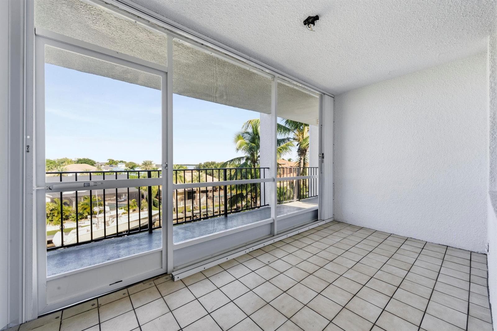 109 Paradise Harbour Blvd 415 photo 4
