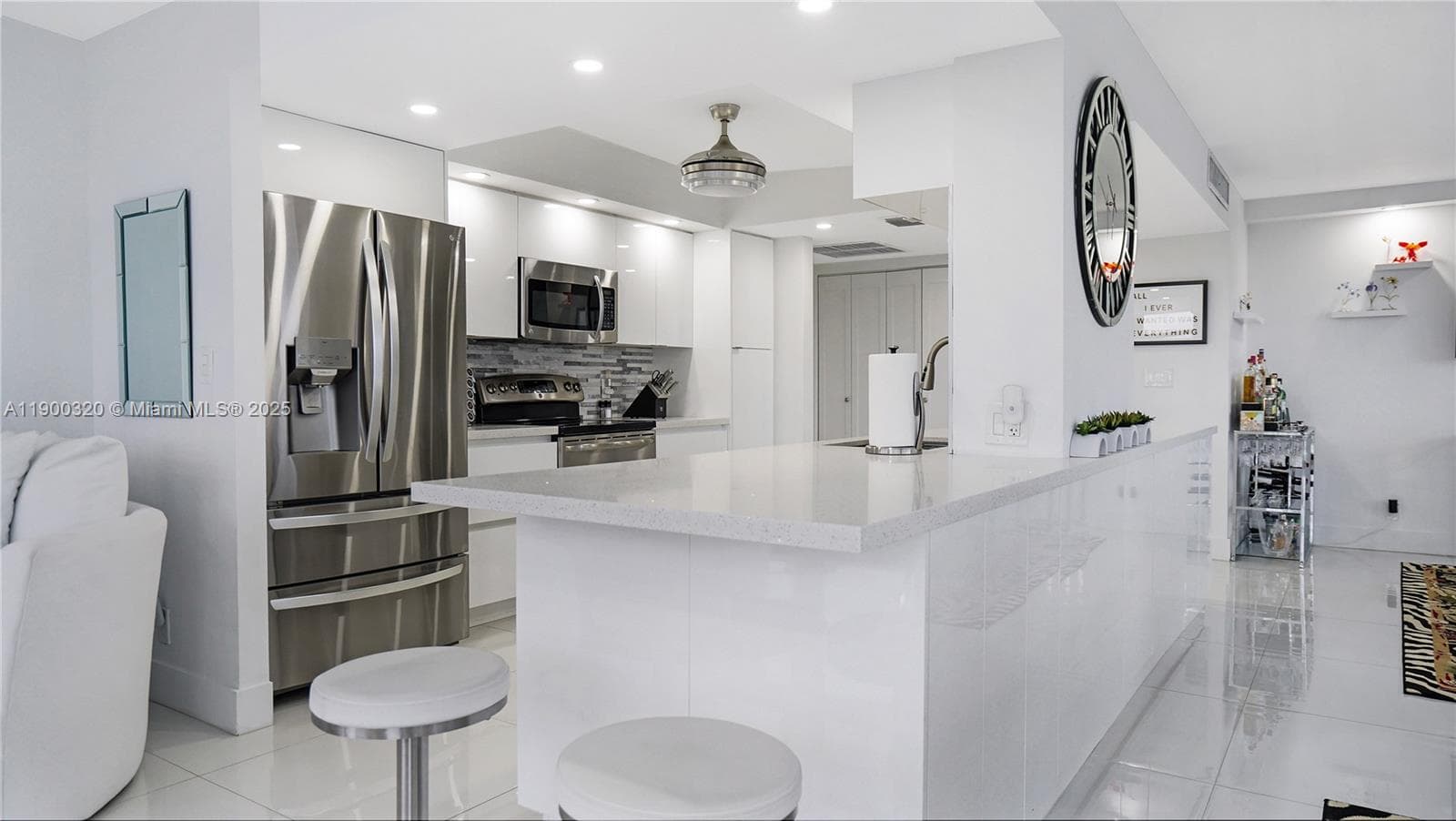 2017 S Ocean Dr 1510 photo 3