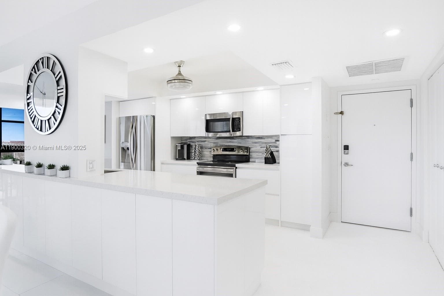 2017 S Ocean Dr 1510 photo 1