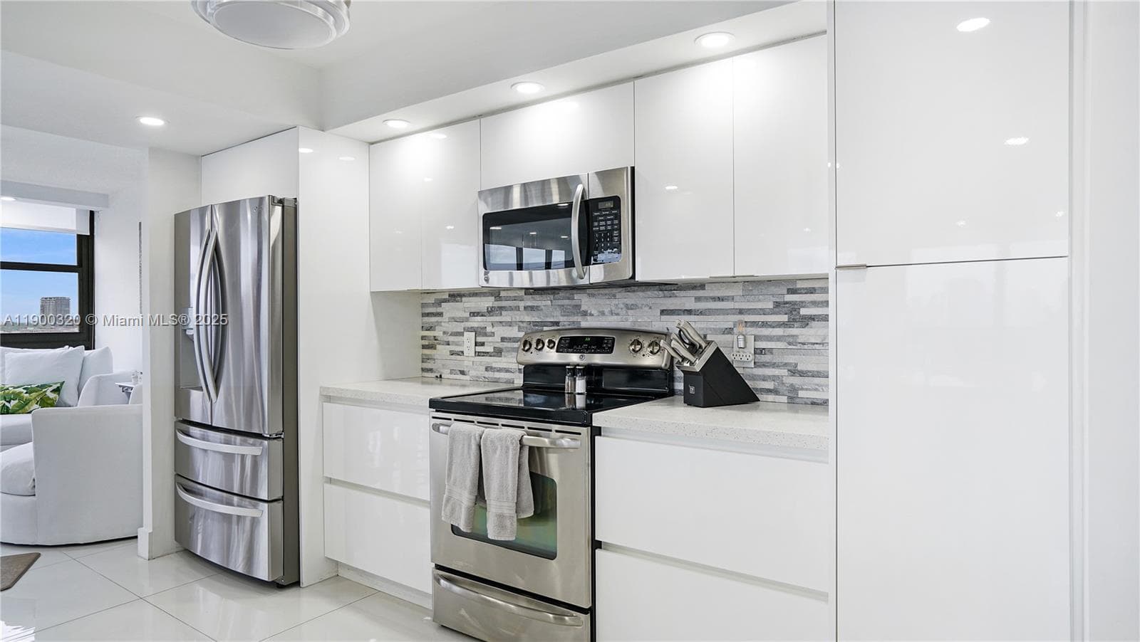 2017 S Ocean Dr 1510 photo 4