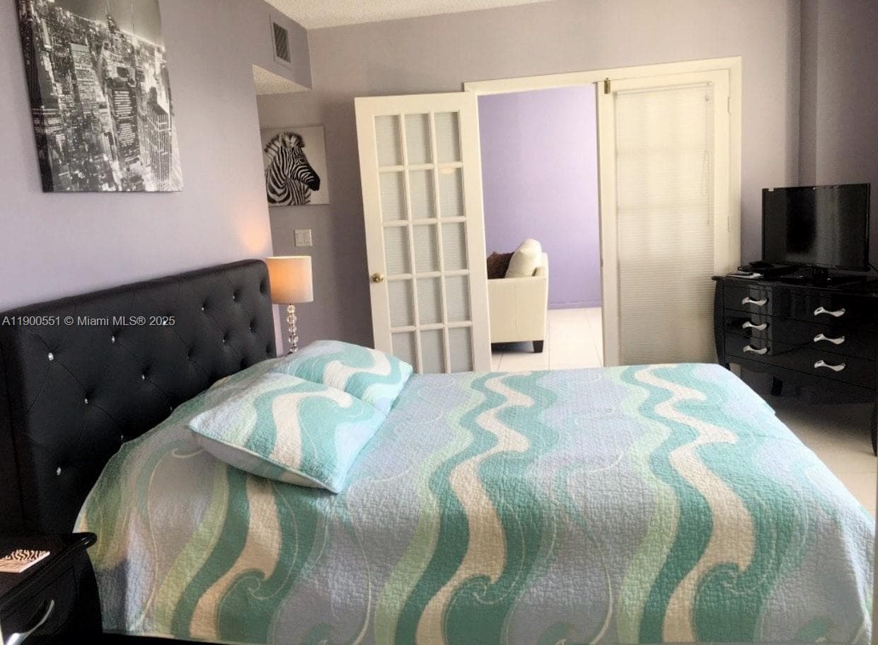 3725 Ocean Dr 1516 photo 10