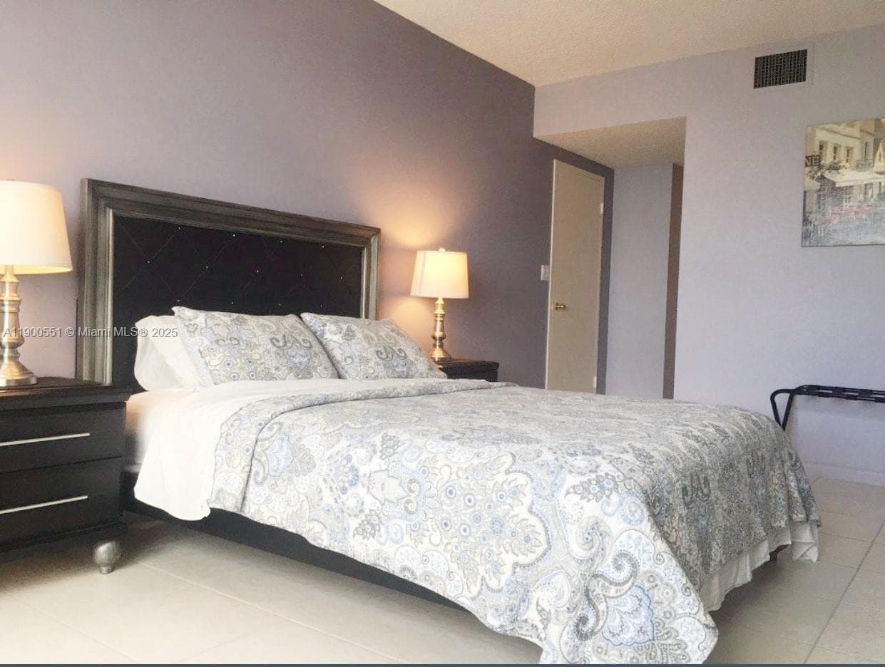 3725 Ocean Dr 1516 photo 14