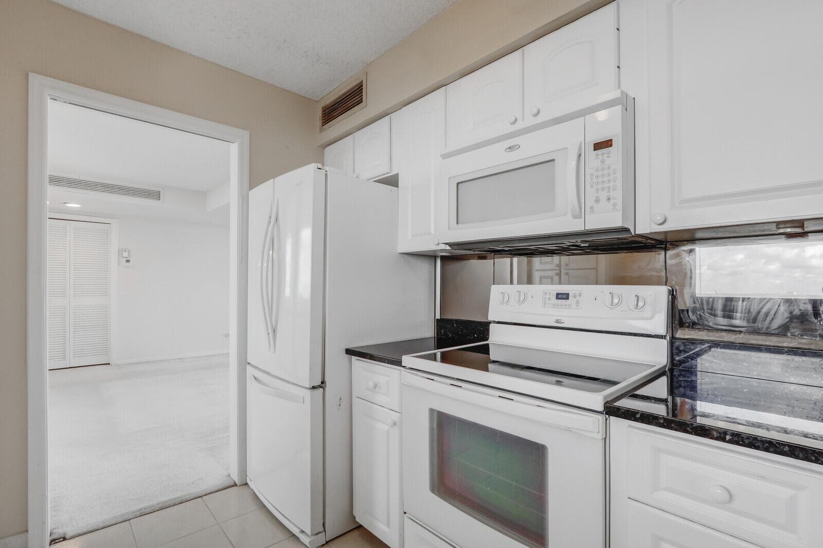 132 Lakeshore Drive 1117 photo 13