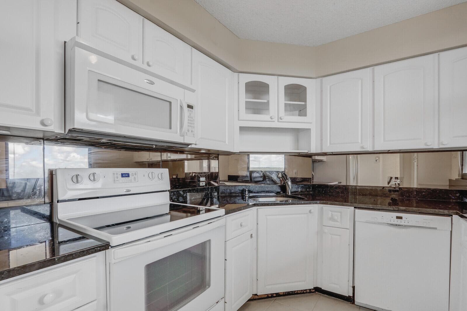 132 Lakeshore Drive 1117 photo 12