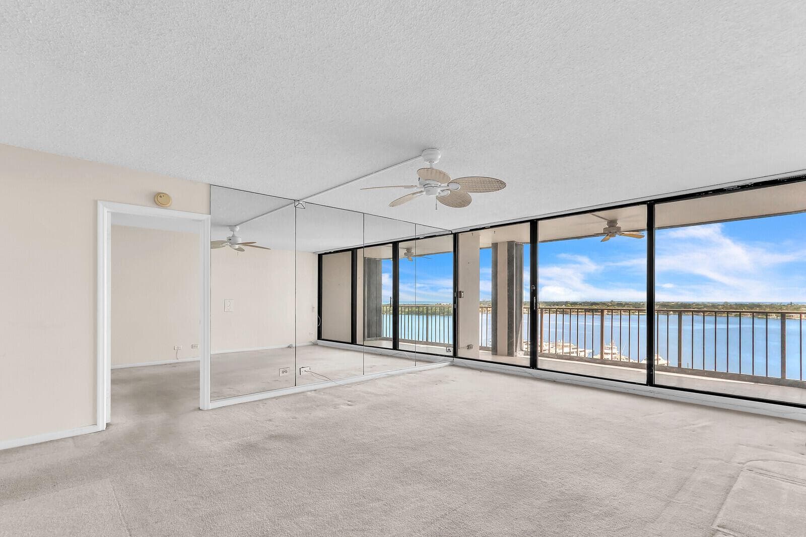132 Lakeshore Drive 1117 photo 7