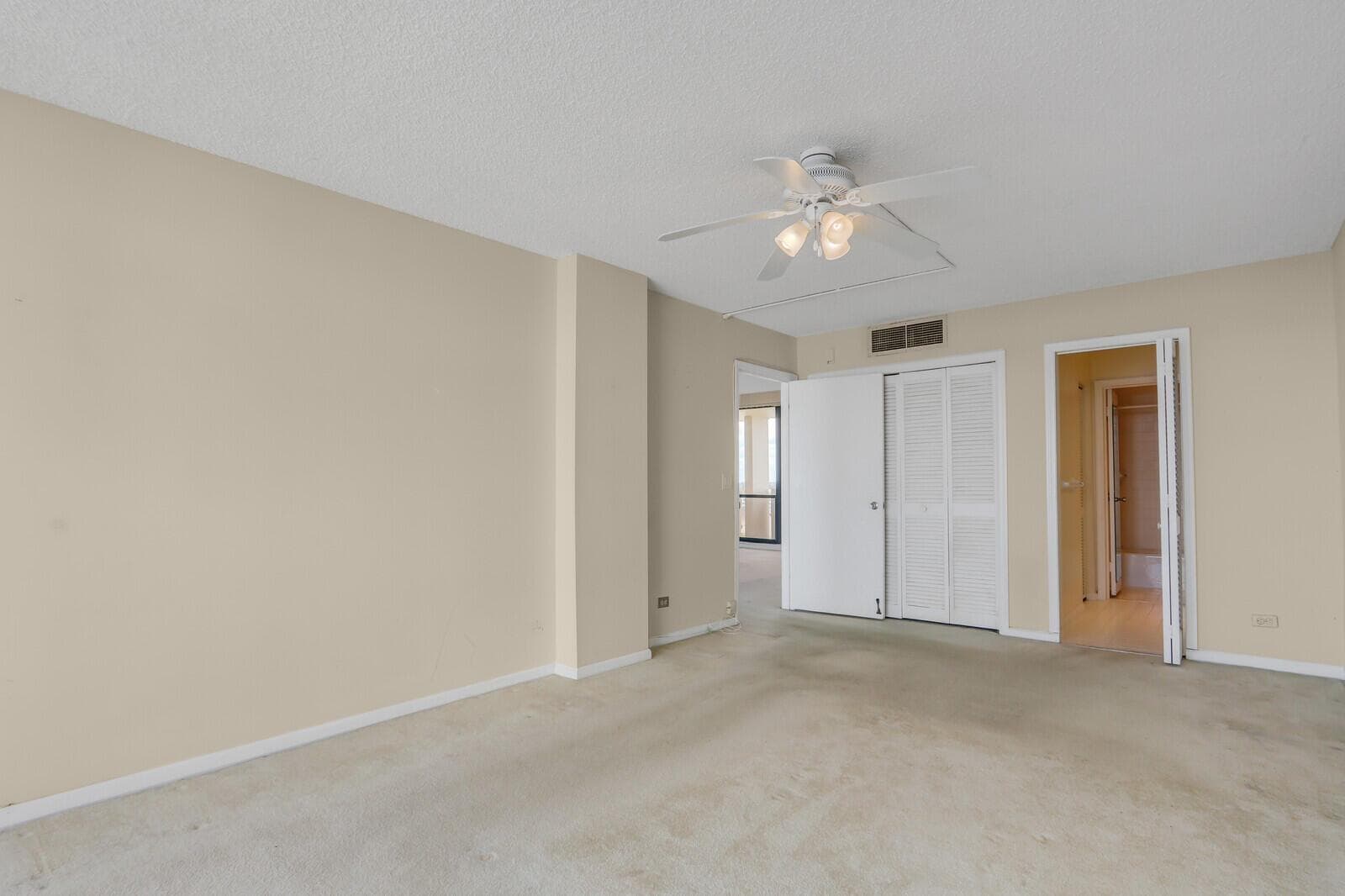 132 Lakeshore Drive 1117 photo 20