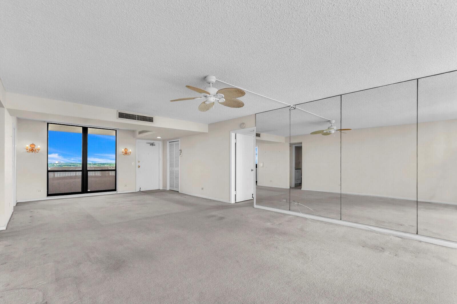132 Lakeshore Drive 1117 photo 10