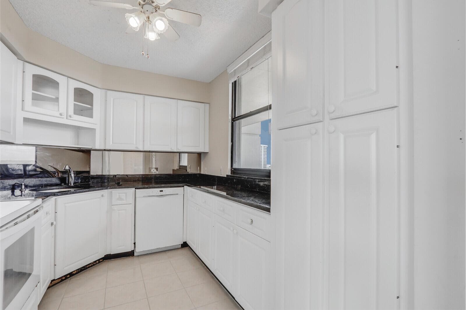 132 Lakeshore Drive 1117 photo 14