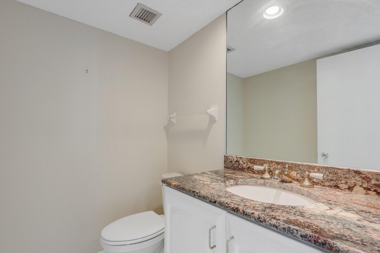 132 Lakeshore Drive 1117 photo 15
