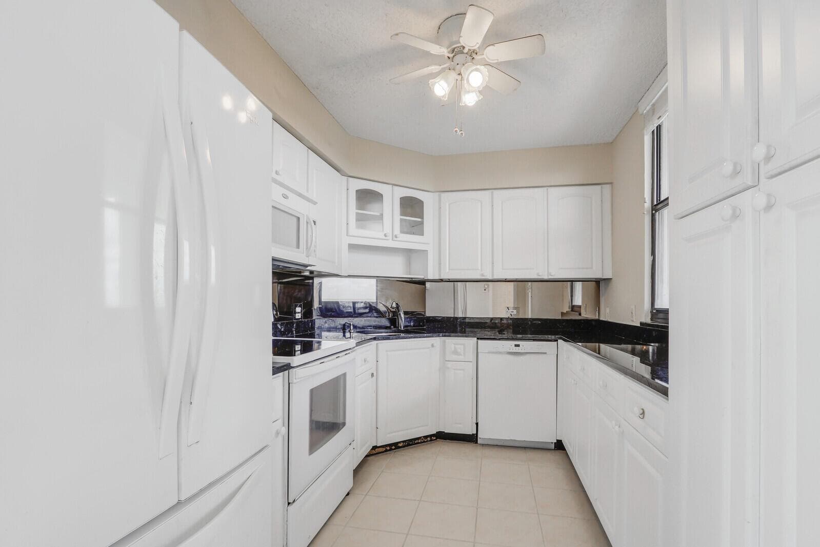 132 Lakeshore Drive 1117 photo 11